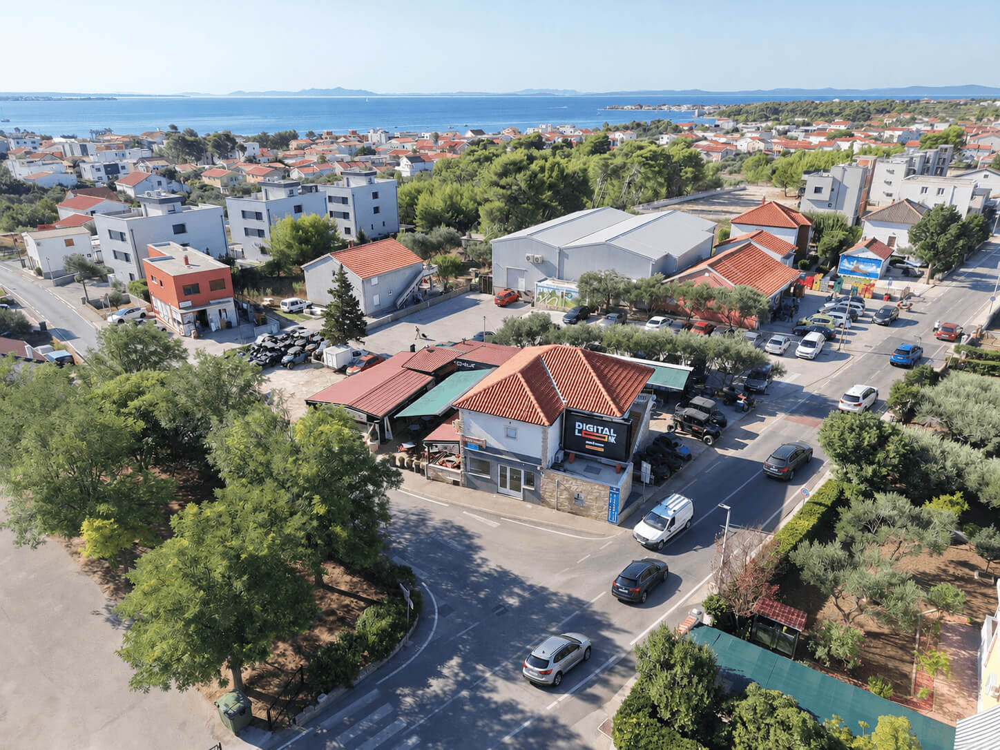 Vir — LED ekran u centru